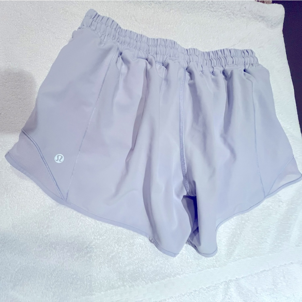 Lululemon hotty hots size 8 lavender color